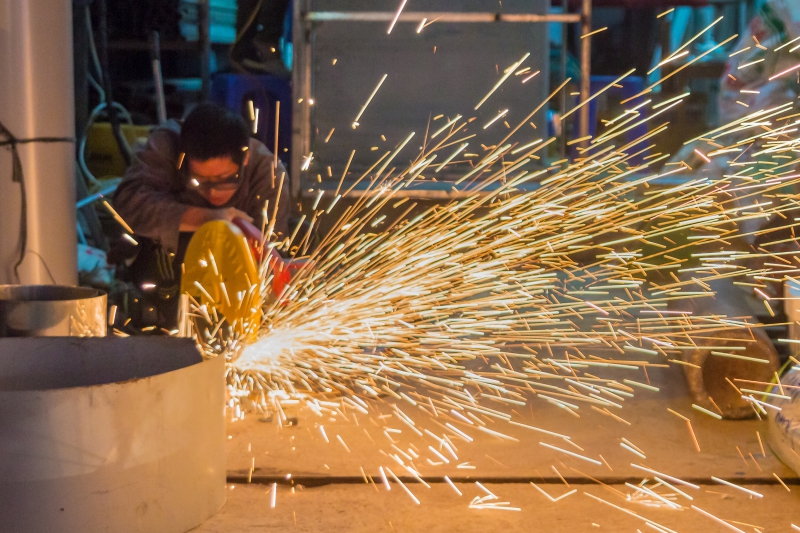 coiffure-SILLANS LA CASCADE-min_work-man-workshop-steel-equipment-metal-496138-pxhere.com